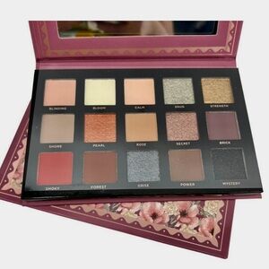 Ace Beaute Smoky Roses Eyeshadow Palette